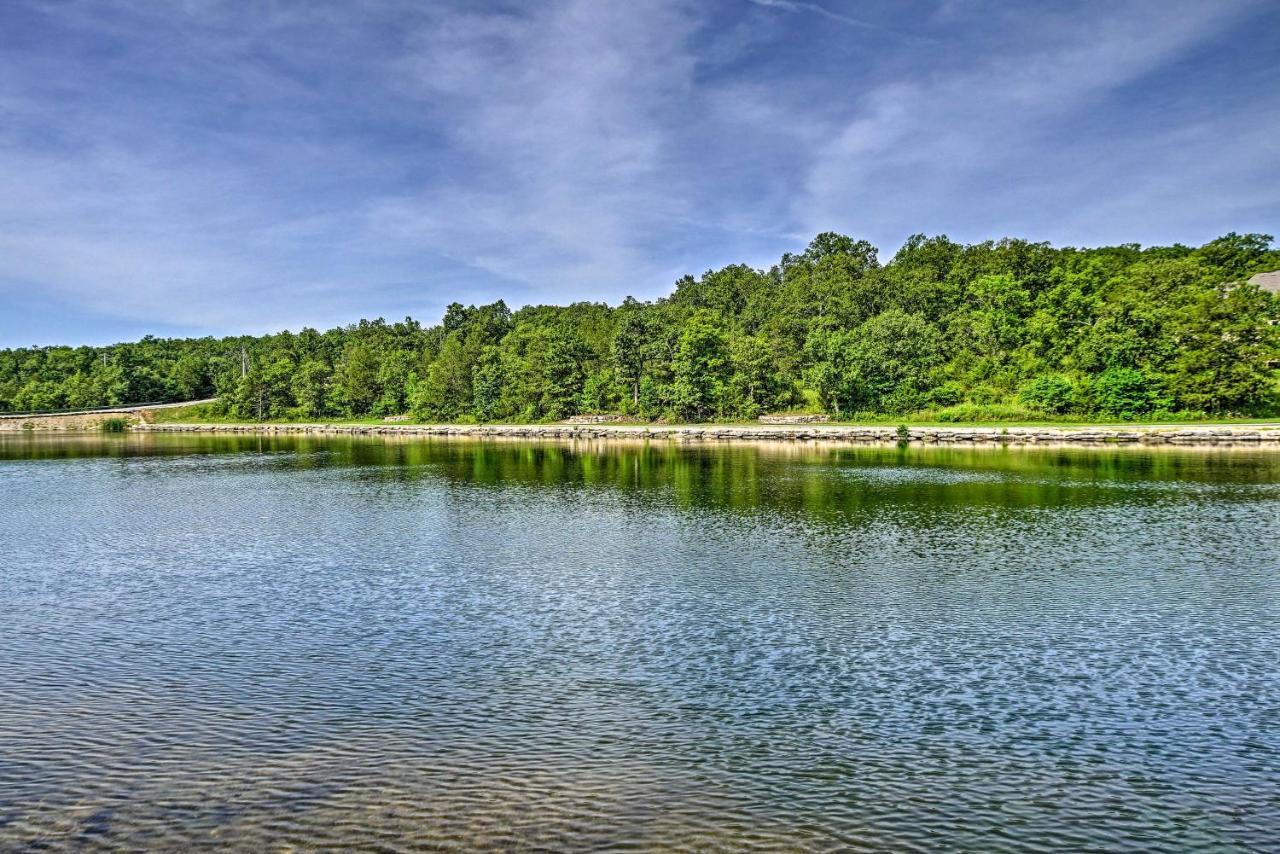 Branson West Cabin With Pool Access And Golfing Exteriör bild