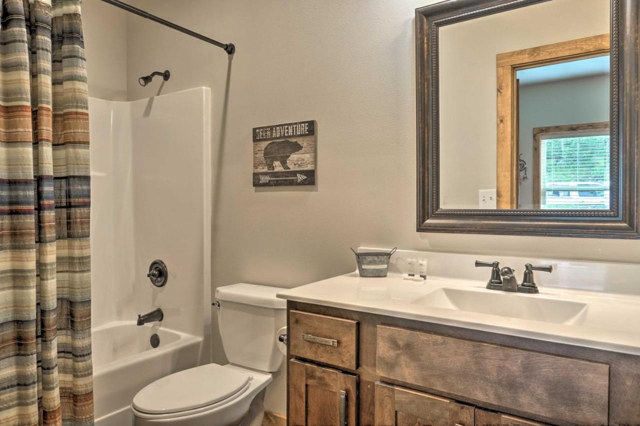 Branson West Cabin With Pool Access And Golfing Exteriör bild