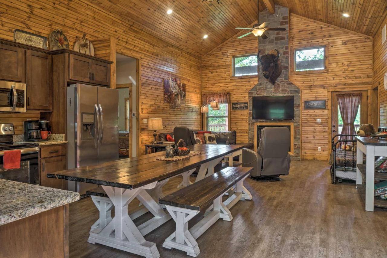 Branson West Cabin With Pool Access And Golfing Exteriör bild