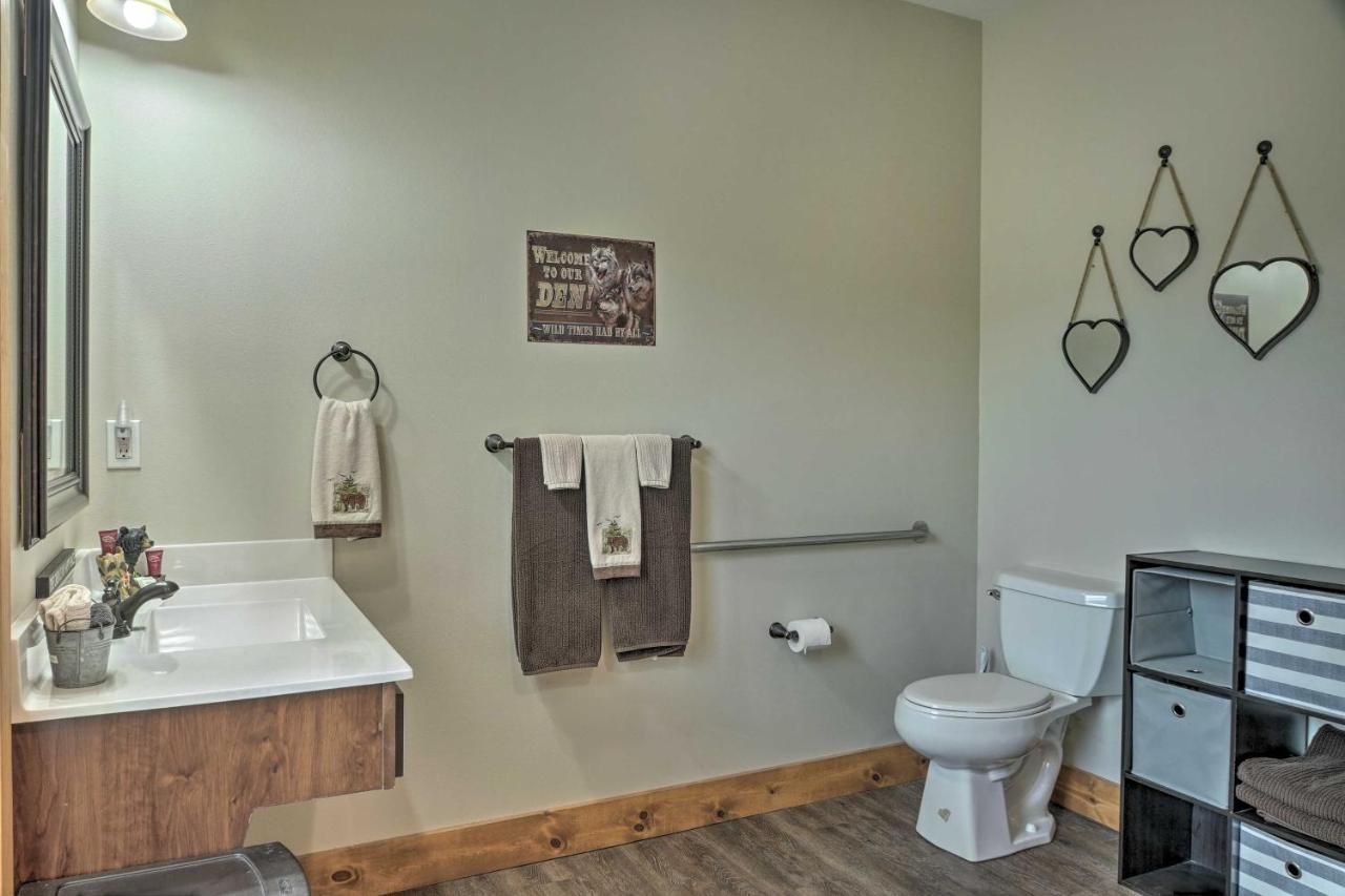 Branson West Cabin With Pool Access And Golfing Exteriör bild