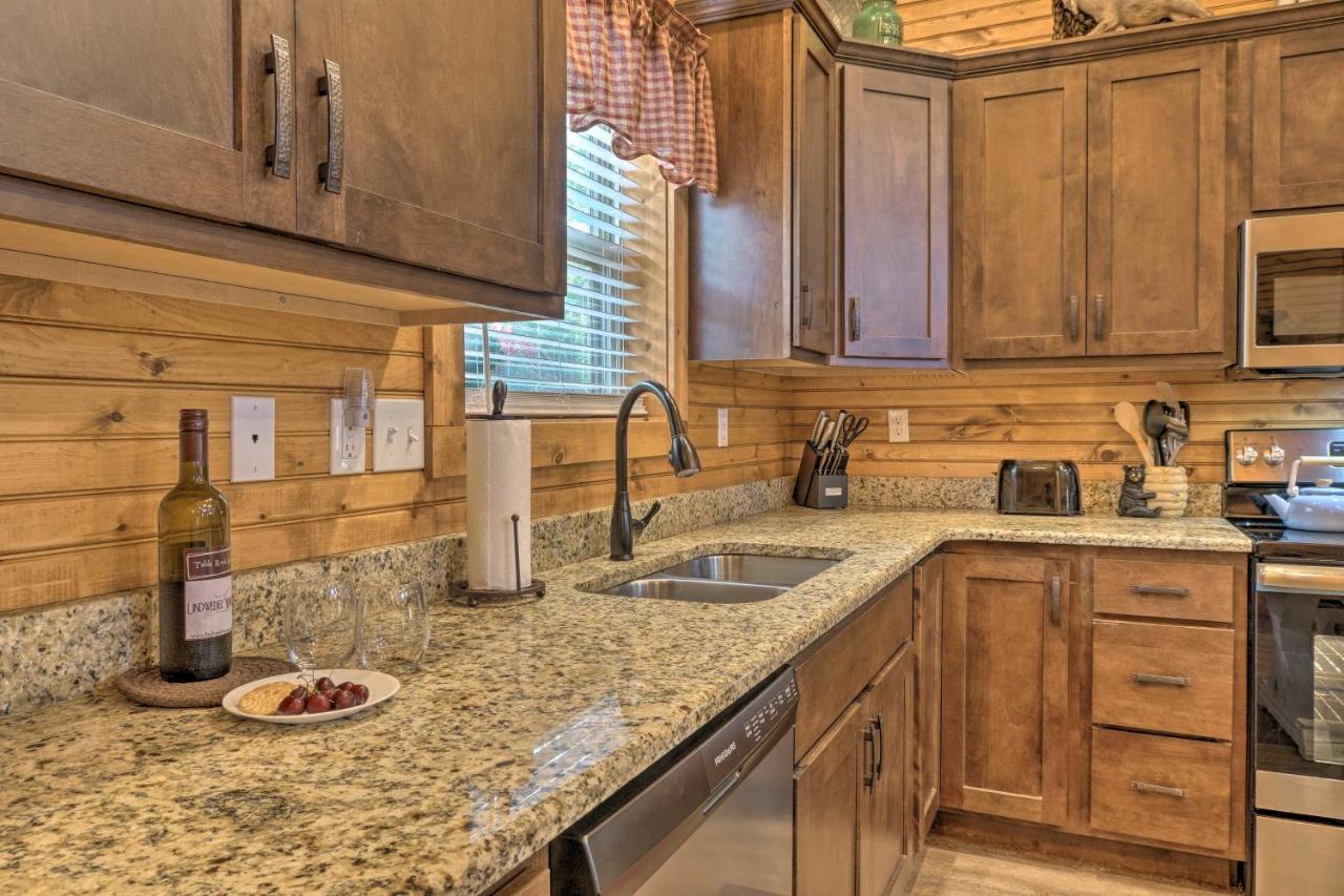 Branson West Cabin With Pool Access And Golfing Exteriör bild